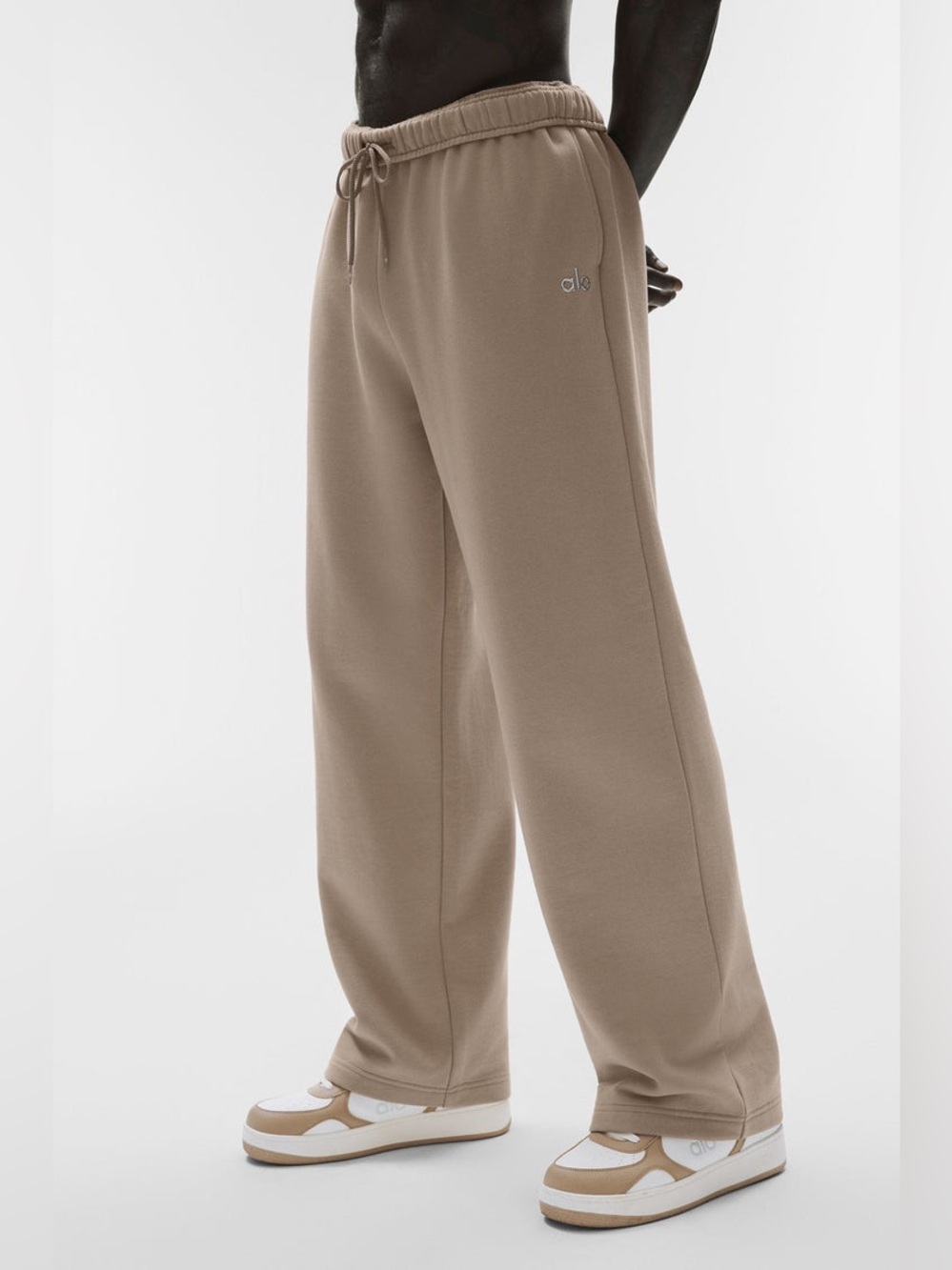 ALO *NWT* Accolade Straight Leg Sweatpant in Gravel - Large